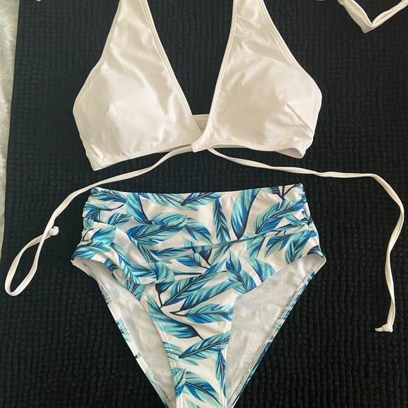 Bikini two piece - Picture 1 of 3